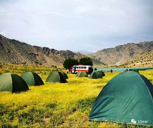¿Cuáles son los métodos y precauciones para acampar al aire libre?