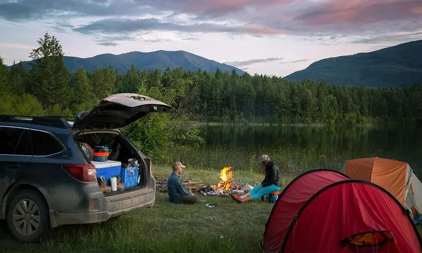 ¿Cómo limpiar y guardar el equipo de acampada?