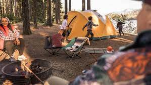 ¿Qué utensilios de cocina necesitas para acampar al aire libre?