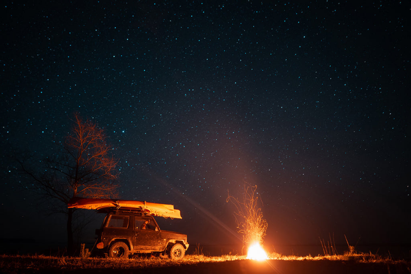 Medidas de seguridad esenciales para las aventuras de acampada en solitario en coche