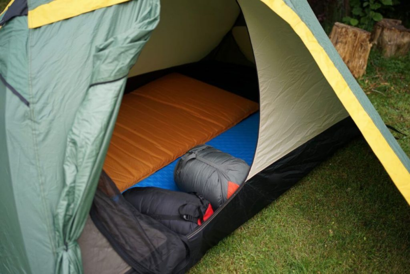 Cómo elegir entre sacos de dormir y colchones de aire