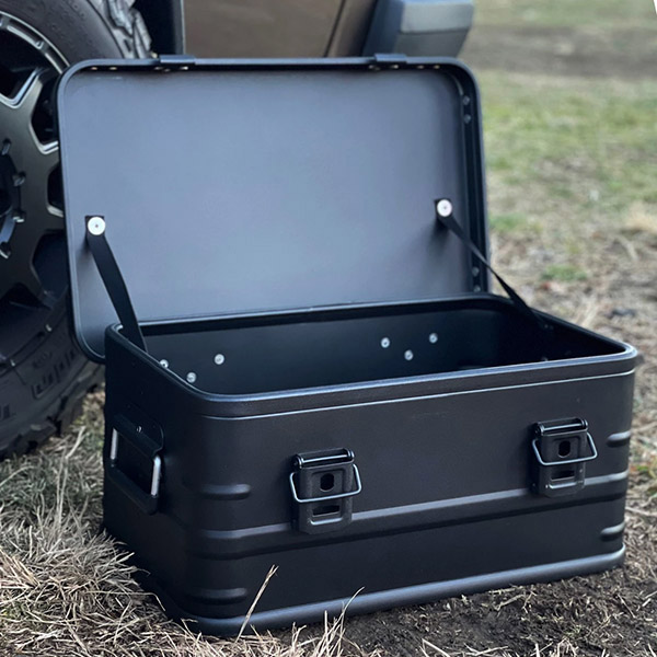 Cajas y contenedores de camping de aluminio negro