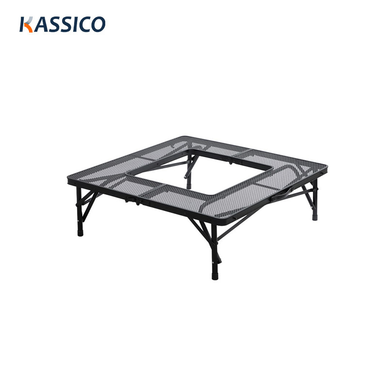 Mesa de chimenea con empalme de malla de hierro para acampar