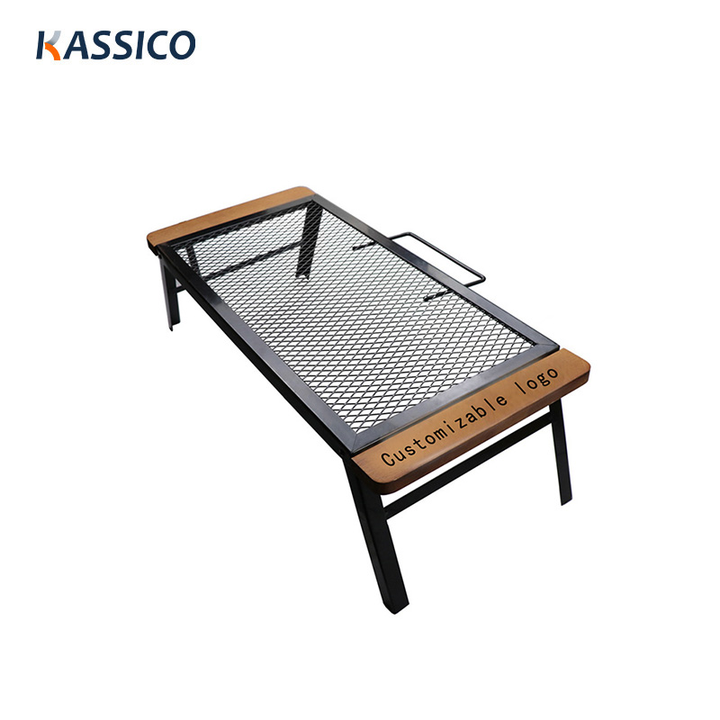 Mesa de red de hierro para acampar con mango de madera anti-escaldaduras