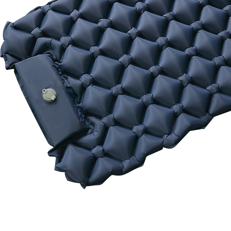 Colchoneta inflable ultraligera para acampar con bomba de pie incorporada