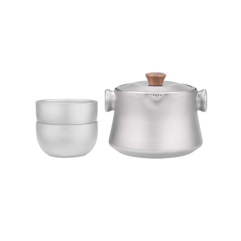 Tetera portátil ultraligera de titanio con infusor de agua