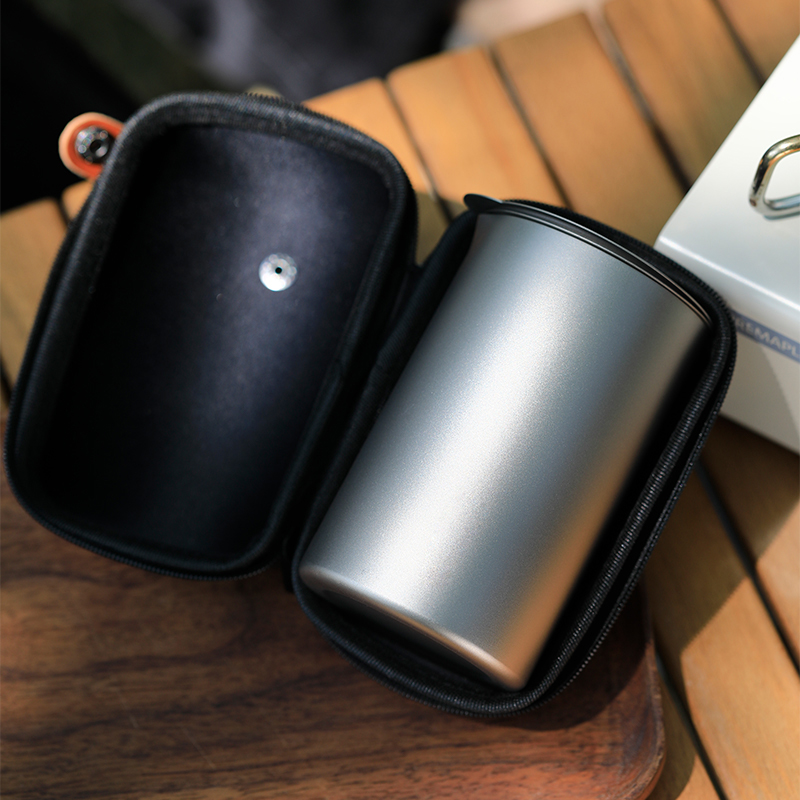 Tazas de té con infusor y tapa TitaniumTea