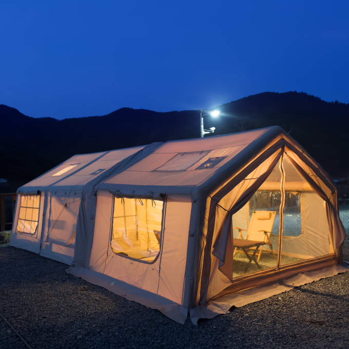 Tienda de campaña hinchable para glamping con 3 o 4 habitaciones