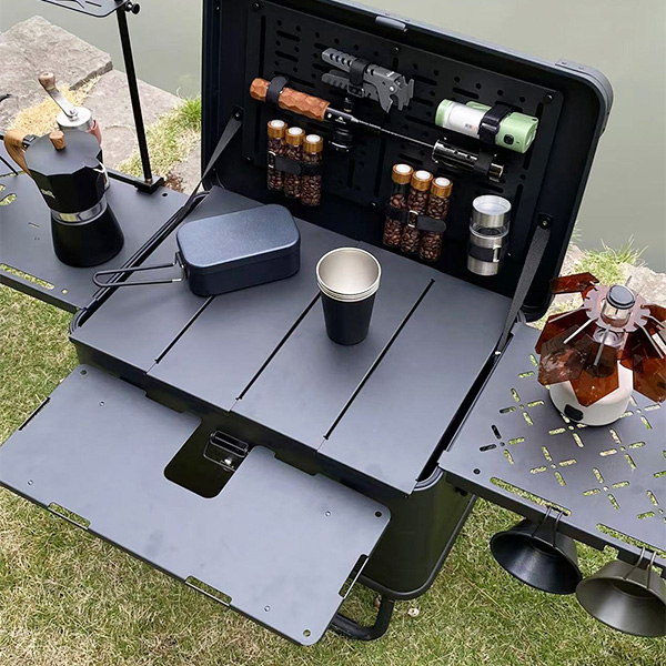 Caja de cocina para acampar de aluminio de 50 litros con mesa plegable y panel lateral