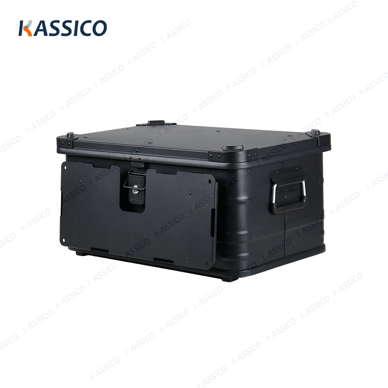 Caja de cocina para acampar de aluminio de 50 litros con mesa plegable y panel lateral